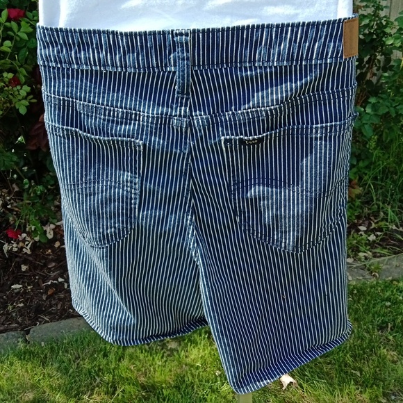 LEE LEG MID RISE BLUE STRIPED JEANS SHORTS LADIES SIZE 20 - Picture 6 of 10